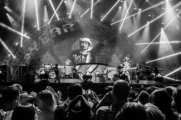 Brad Paisley Performs